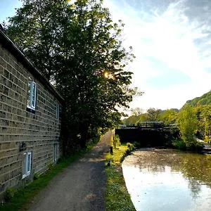 Holiday home Cosy With A Canal View, Hebden Bridge