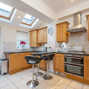 Holiday home Sleeps 5 - 3 Bedrooms - Walk To The Square Hosted Happy Valley Cast, Hebden Bridge